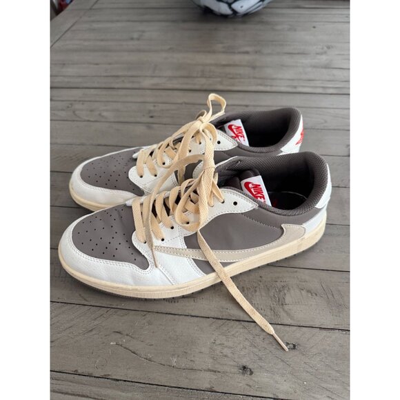 Air Jordan 1 Low x Travis Scott Sail and Ridgerock Reverse Mocha Mens Size 10 - Picture 2 of 8